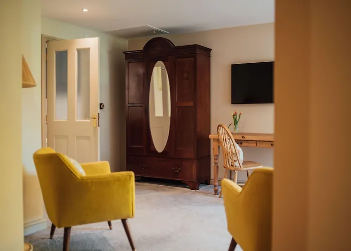 Farthings Hotel And Restaurant